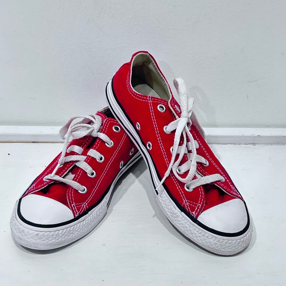 Converse Chuck Taylor All Star Low Top Sneakers Red White Youth Size 2‎